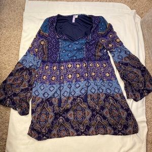 L flowy dress. 1970s style.